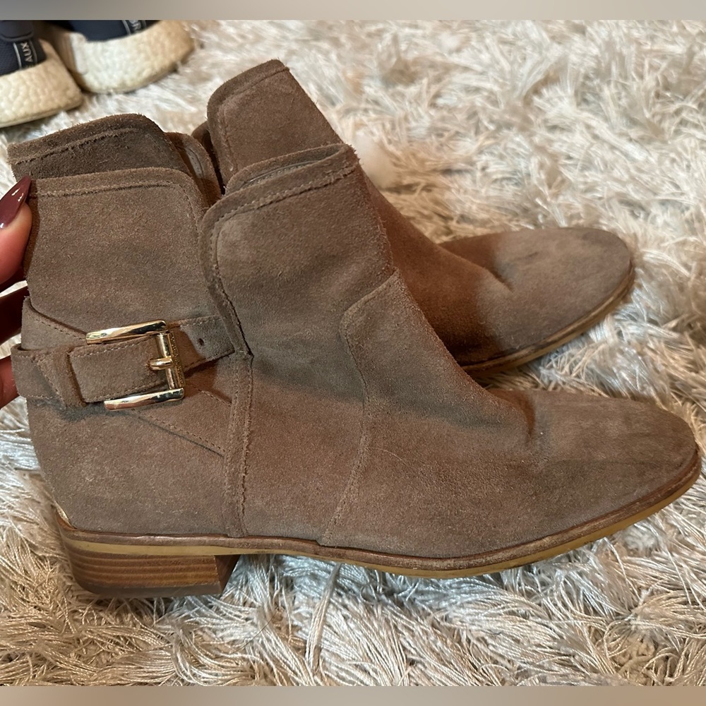 MICHAEL KORS SIZE 7 booties